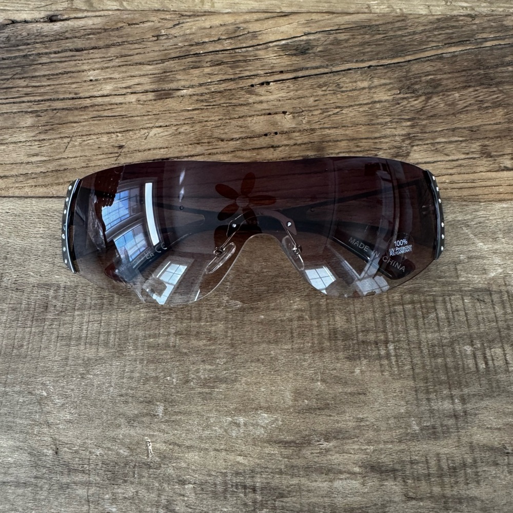 NEW PrettyLittleThing Brown Y2K Curved Visor Glasses - Picture 6 of 10